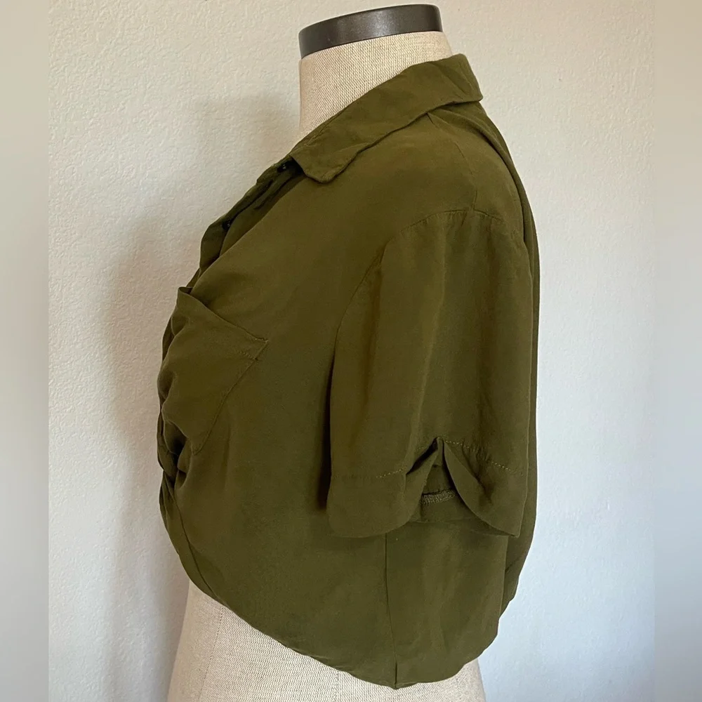 Forever 21 Olive Green Twist Front Crop Blouse | M | Collared Short Sleeve - Picture 2 of 10